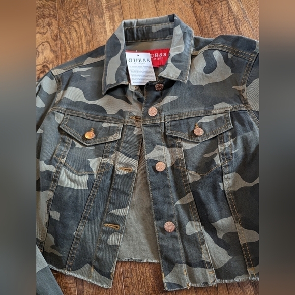 GUESS Y2K Aliza Cropped Cotton Jacket, Distressed Camo New with Tags, Size XS - Picture 9 of 12